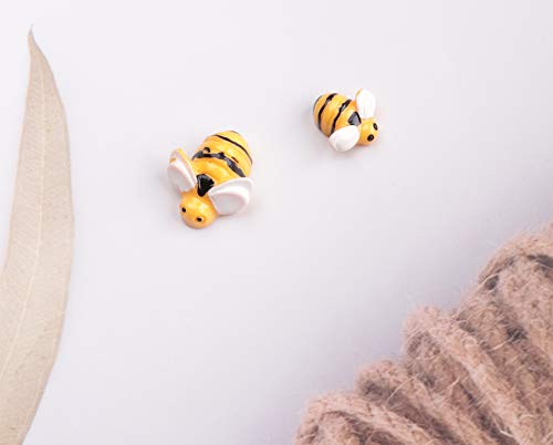 Sowaka 20 Pcs Mini Bee Ornaments Tiny Resin Flatback Embellishment Bumble Bee for Hair Clip DIY Craft Art Project Home Garden Decoration Supplies Jewelry Making Scrapbooking (Small)